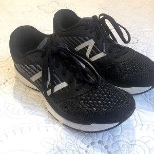 New balance tennis shoes